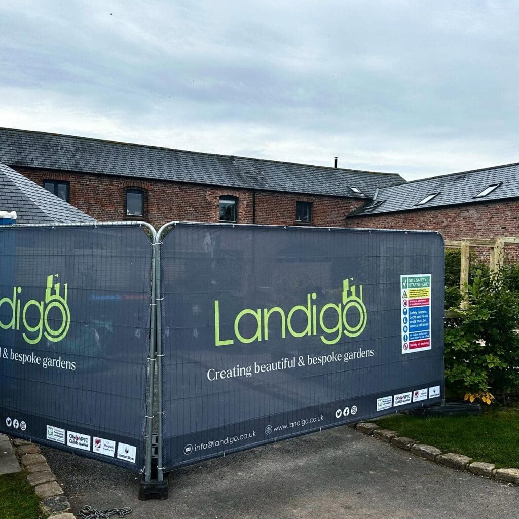 Landigo's branding on a construction fence for garden projects.